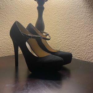 Black 7 1/2 heels